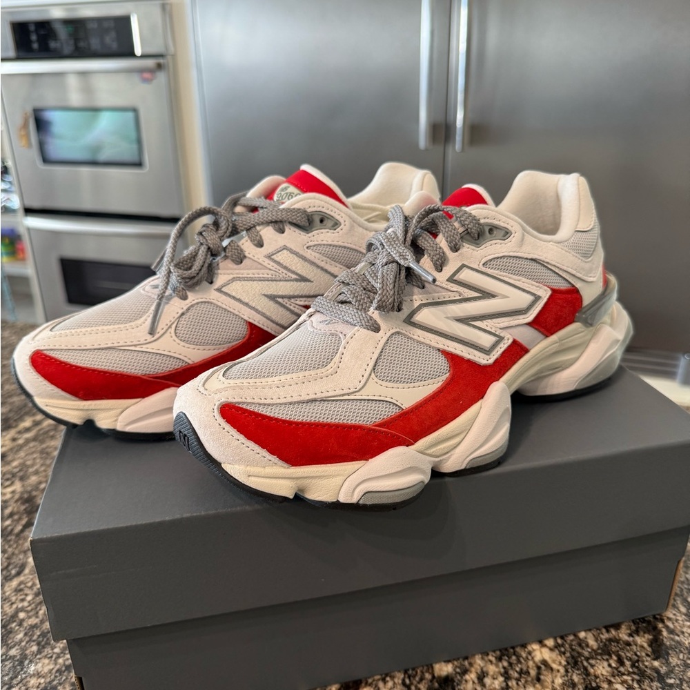 NWT! New balance 9060